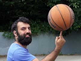 Haaner Felsenquelle spendet Basketball-Korb 